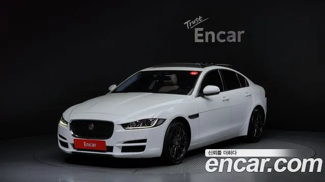 Jaguar XE 2016 — photo 1