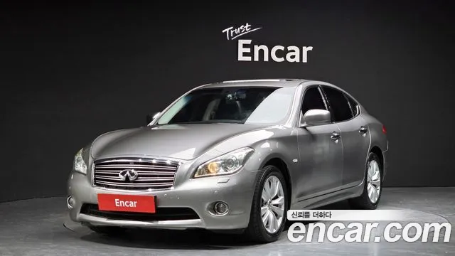 Infiniti M 2011 — photo 1