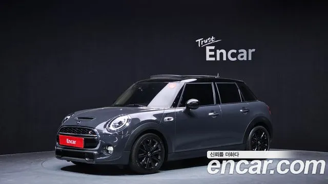 Mini Cooper 2019 — photo 1