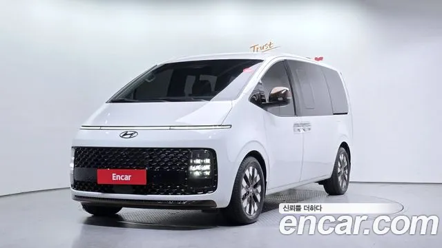 Hyundai Staria 2024 — photo 1