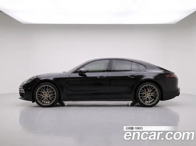 Porsche Panamera 2023 — photo 1