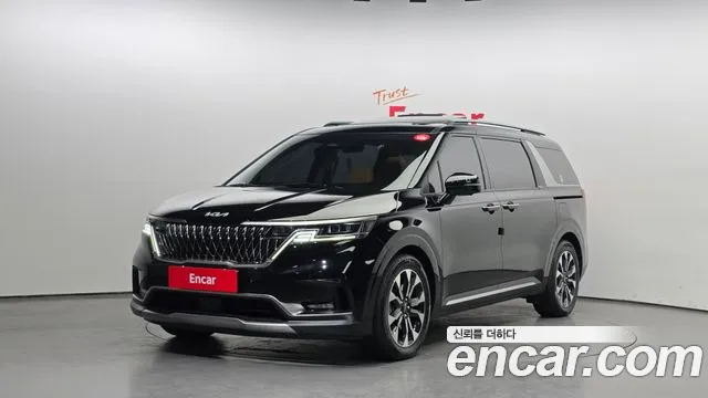 Kia Canival 2023 — photo 1