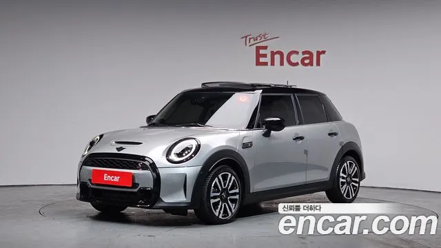 Mini Cooper 2024 — photo 1