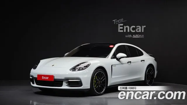 Porsche Panamera 2018 — photo 1