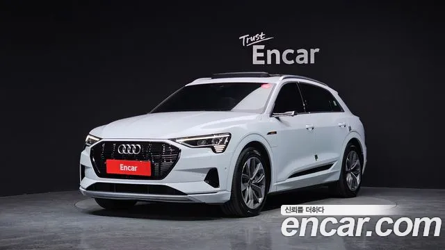 Audi e-tron 2021 — photo 1