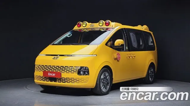Hyundai Staria 2023 — photo 1