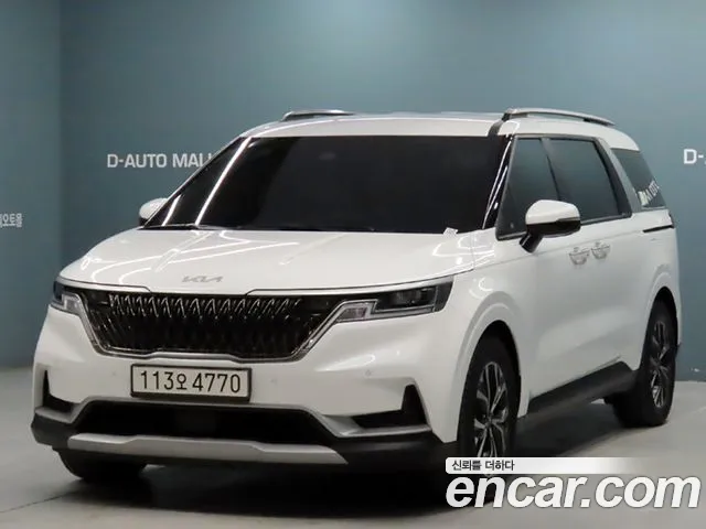 Kia Canival 2023 — photo 1