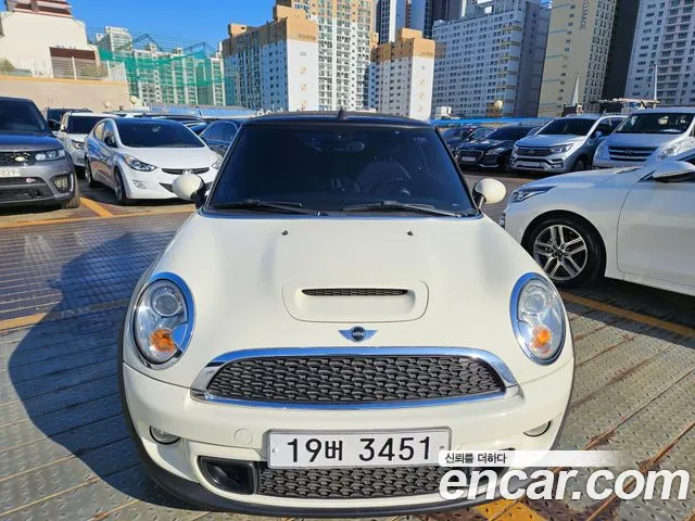 Mini Cooper Convertible 2012 — photo 1