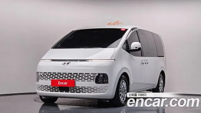 Hyundai Staria 2023 — photo 1
