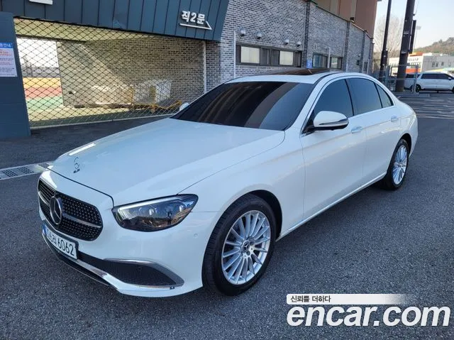 Mercedes-Benz E-Class 2022 — photo 1