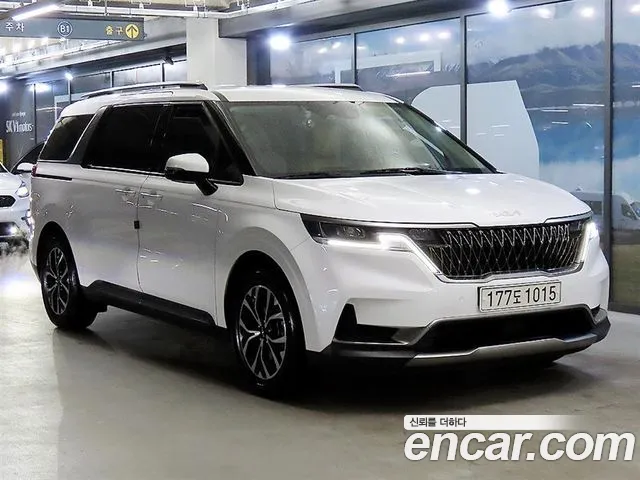 Kia Canival 2022 — photo 1