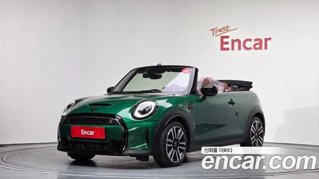 Mini Cooper Convertible 2024 — photo 1