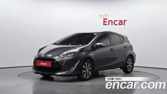 Toyota Prius 2018 — photo 1