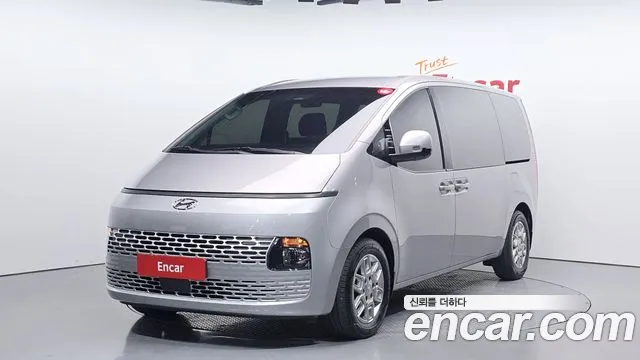 Hyundai Staria 2023 — photo 1