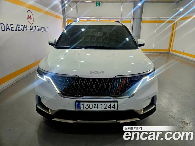Kia Canival 2023 — photo 1