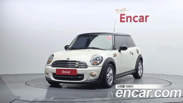 Mini Cooper 2011 — photo 1