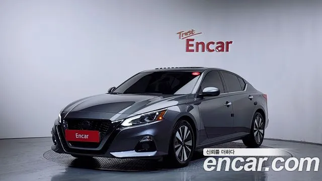 Nissan Altima 2019 — photo 1