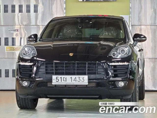 Porsche Macan 2017 — photo 1