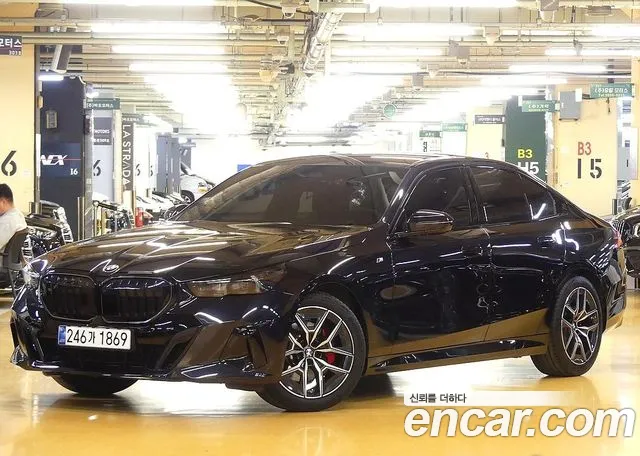 BMW 5-Series 2025 — photo 1