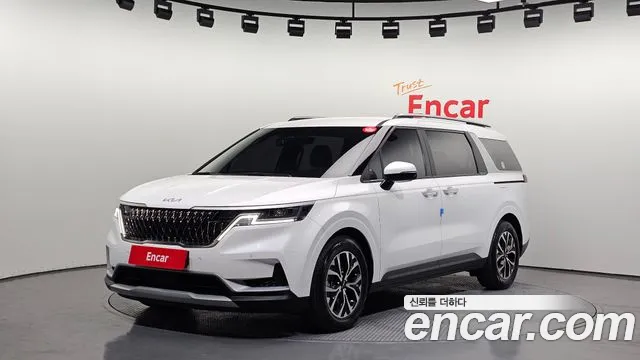 Kia Canival 2023 — photo 1