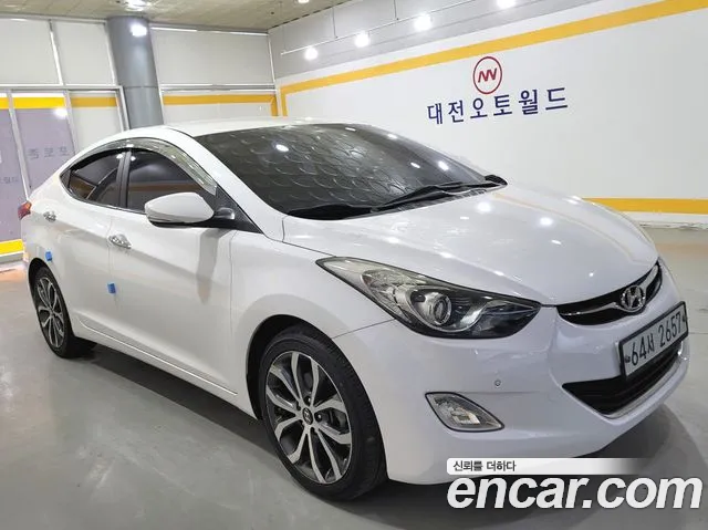 Hyundai AVANTE 2013 — photo 1