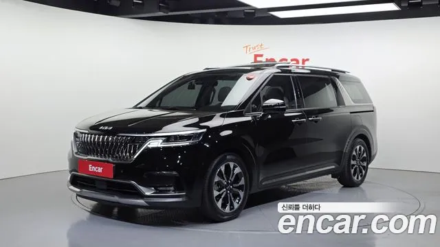 Kia Canival 2023 — photo 1