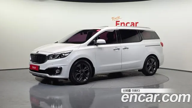 Kia Canival 2017 — photo 1