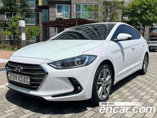 Hyundai AVANTE 2018 — photo 1