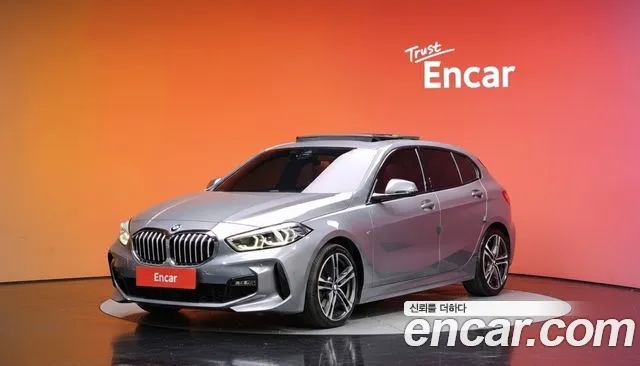 BMW 1-Series 2022 — photo 1