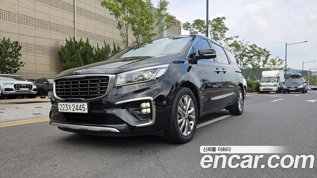 Kia Canival 2020 — photo 1