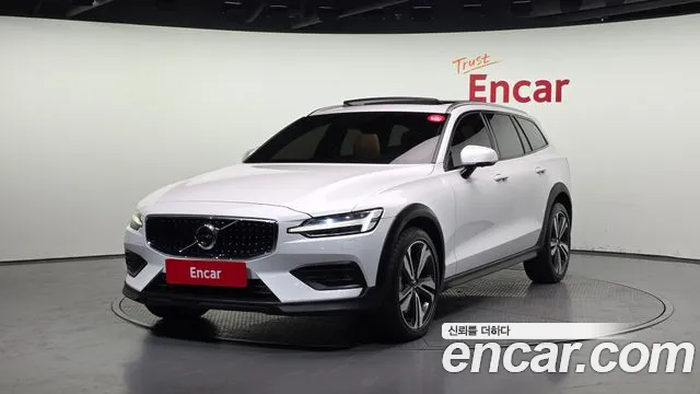 Volvo V60 2021 — photo 1