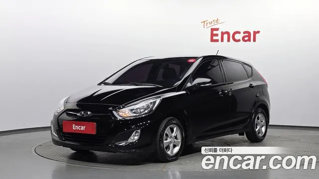 Hyundai Accent 2012 — photo 1