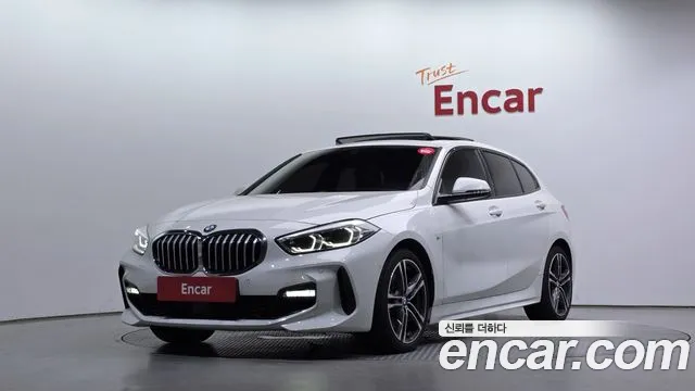 BMW 1-Series 2023 — photo 1