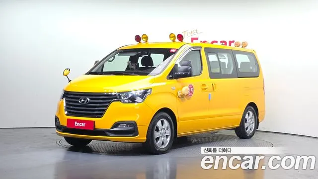 Hyundai Starex 2019 — photo 1