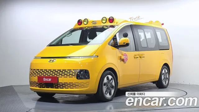 Hyundai Staria 2024 — photo 1
