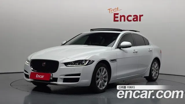 Jaguar XE 2017 — photo 1