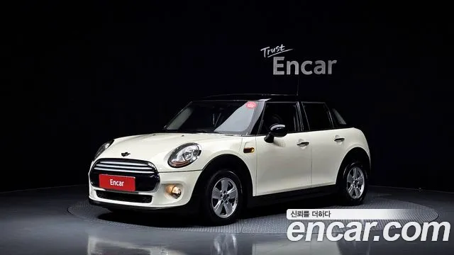 Mini Cooper 2015 — photo 1