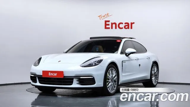 Porsche Panamera 2018 — photo 1