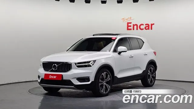 Volvo XC40 2021 — photo 1
