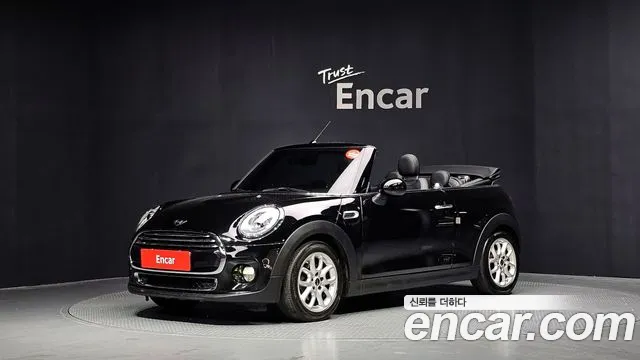 Mini Cooper Convertible 2018 — photo 1