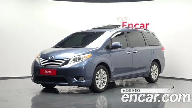 Toyota Sienna 2014 — photo 1