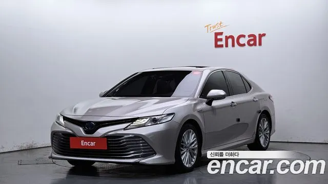 Toyota Camry 2019 — photo 1