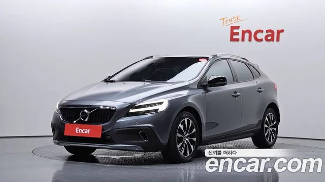 Volvo V40 2019 — photo 1