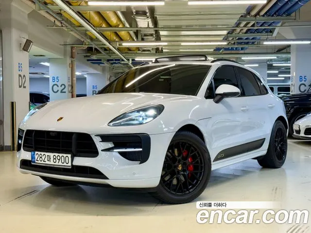 Porsche Macan 2020 — photo 1