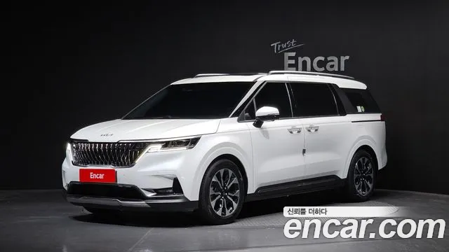 Kia Canival 2023 — photo 1