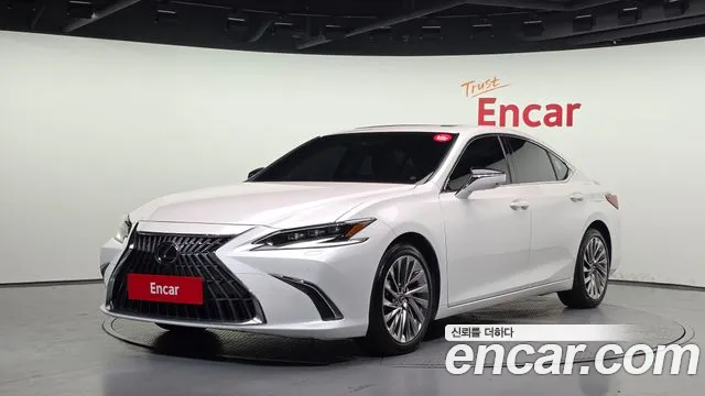 Lexus ES 2024 — photo 1