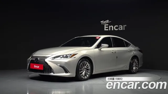 Lexus ES 2019 — photo 1