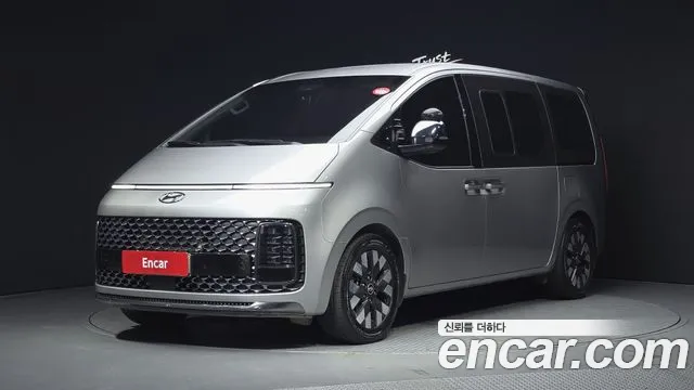 Hyundai Staria 2022 — photo 1