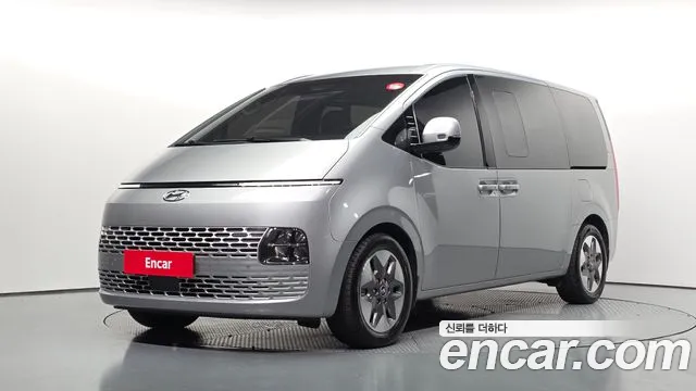 Hyundai Staria 2023 — photo 1