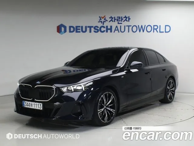 BMW 5-Series 2025 — photo 1